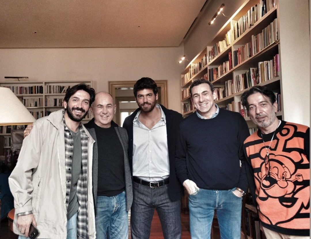 CanYamanNews's tweet photo. Team!🤜🏻🇮🇹🤛🏻
⤷ #CanYaman #FerzanÖzpetek https://t.co/jnd3JFLYDo