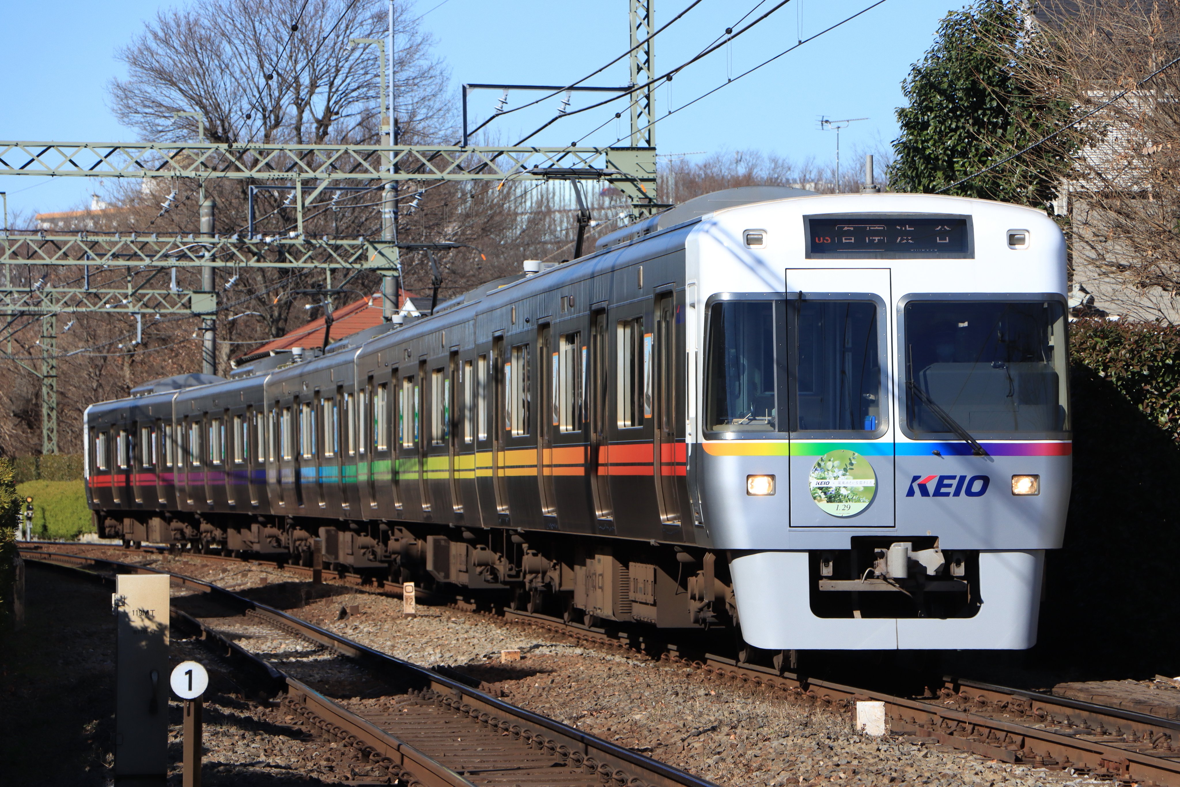 In 1122 1779f 各停 渋谷行き 京王線が撮影ロケ地となった映画 花束みたいな恋をした のhmを付けて運行中のレインボー編成 期間は1月31日まで T Co Mrszvijyvm Twitter