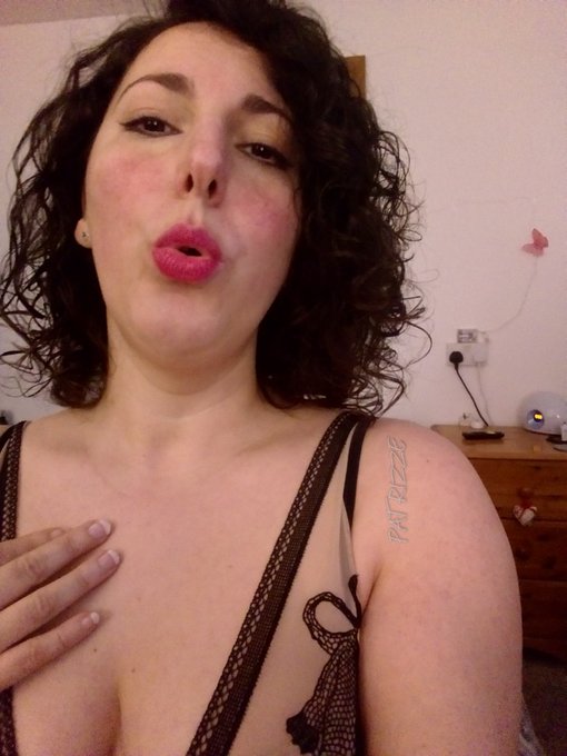Hi. I'm live https://t.co/nm643FEDCM 💋 https://t.co/kH8SxeCIfh<a href="/tag/analplug"class="tags"><span>#analplug</span></a>