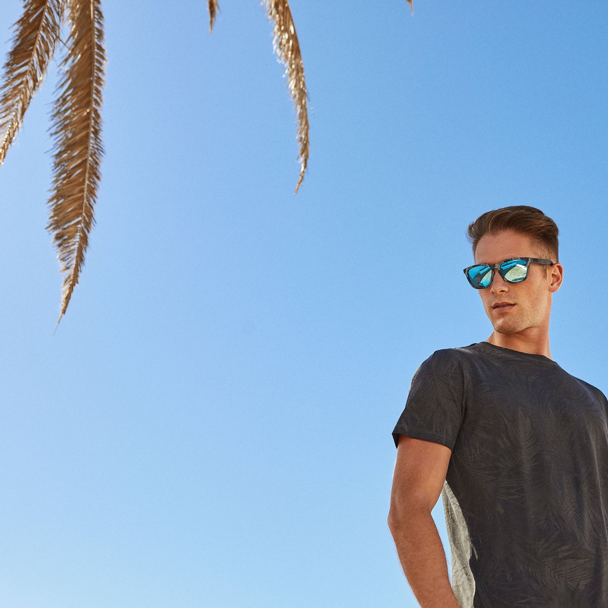 It's all about attitude😎💙

#shoes #wallabee #bermudas #glasses #polo #ss20 #summer #waitingforyou #tshirt #mickeymouse #shirts #camisetas #modahombre #camisetasmolonas #camiseta #cooltshirt