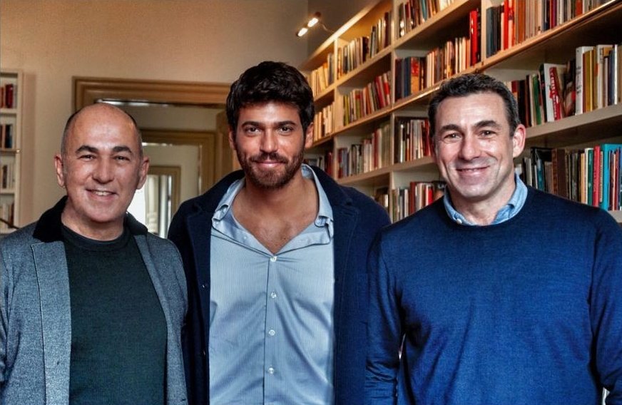 CanYamanNews's tweet photo. Team!🤜🏻🇮🇹🤛🏻
⤷ #CanYaman #FerzanÖzpetek https://t.co/jnd3JFLYDo