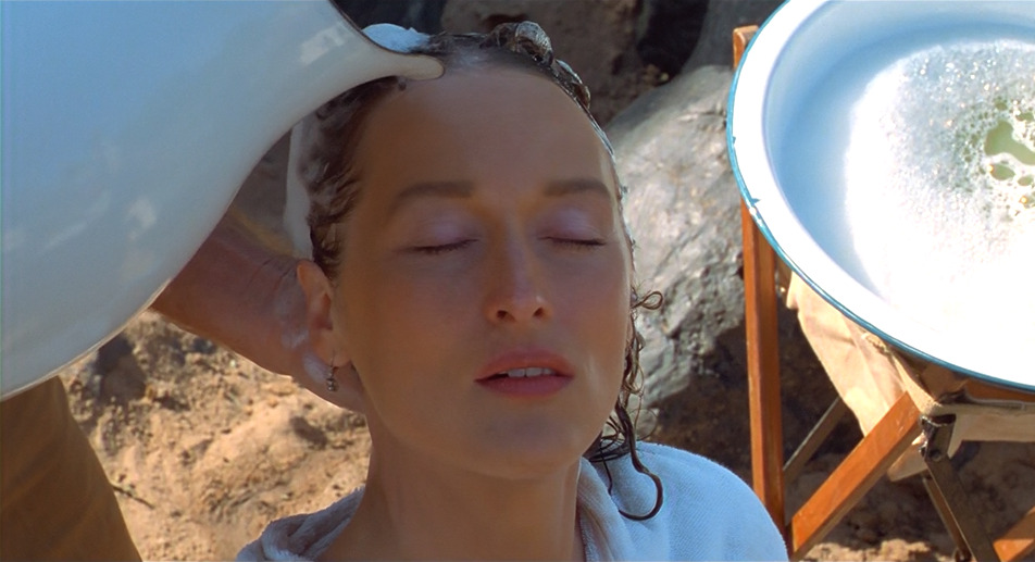 thefilmagazine's tweet photo. 4 Perfect Shots - Out of Africa (1985)
Dir: #SydneyPollack
DoP: #DavidWatkin
#OutofAfrica #MerylStreep #RobertRedford #Cinema #Cinematography https://t.co/7Vq4vG506f