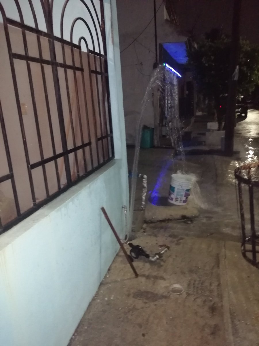 escalonjr's tweet photo. @AyD_ParaTi se hizo reporte a las 3:19 #35272197, vamos a ver a que hora pueden venir
Calle N21 col. Metroplex Apodaca N. L. https://t.co/THDO4iLEbQ