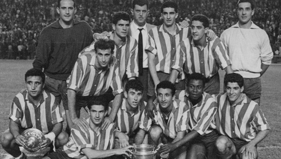 Indios_Rojiblan's tweet photo. @PanteraAtletico @LVDDPS Por aquí debió andar, equipo de la final de la copa del 60.Primera que ganamos

Medinabeytia; Rivilla, Calleja, Alvarito;Ramiro,Chuzo,Polo, Adelardo, Jones, Peiró y Collar. https://t.co/i2MtaZ5eof