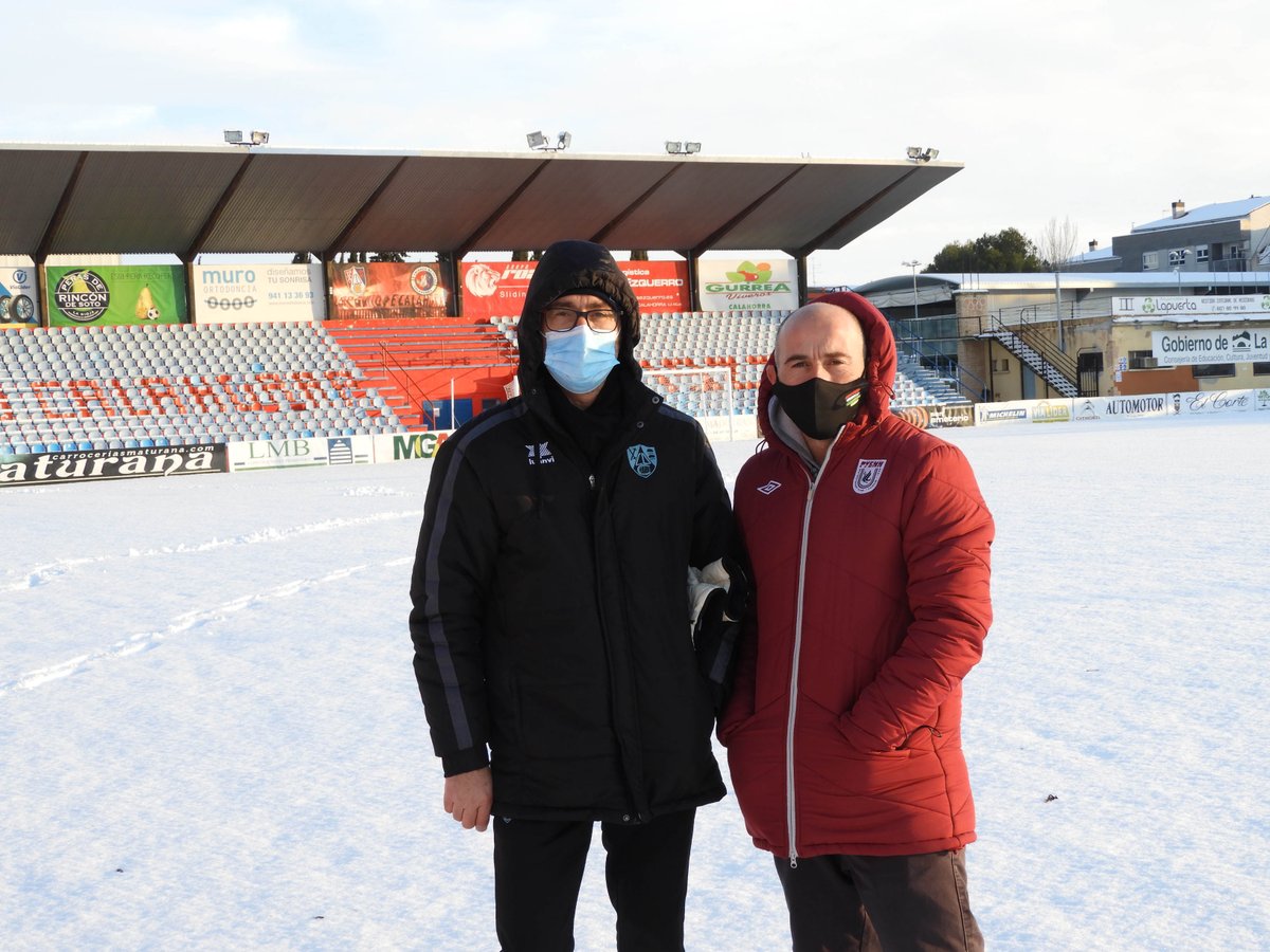 cdcalahorra's tweet photo. Amigos del @cdtudelano 

Nos han suspendido el partido pero, ¿como veis unas carreras de trineos? 🛷

**El acceso a La Planilla sería con forfait 🎟 y con revisión de temperatura 🌡🥶

¿Aceptáis? 🤞🏼

#FamiliaRojilla https://t.co/1FSMqrMDvT