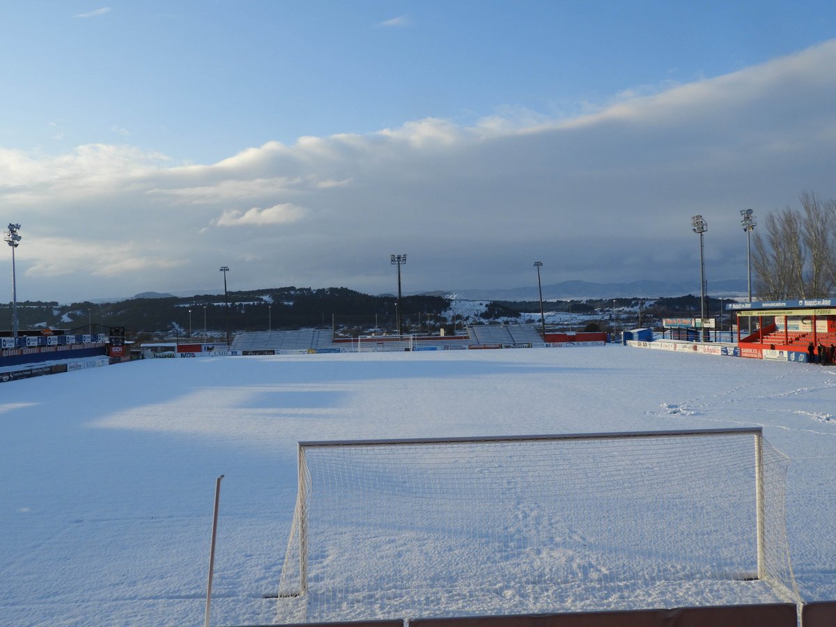 cdcalahorra's tweet photo. Amigos del @cdtudelano 

Nos han suspendido el partido pero, ¿como veis unas carreras de trineos? 🛷

**El acceso a La Planilla sería con forfait 🎟 y con revisión de temperatura 🌡🥶

¿Aceptáis? 🤞🏼

#FamiliaRojilla https://t.co/1FSMqrMDvT