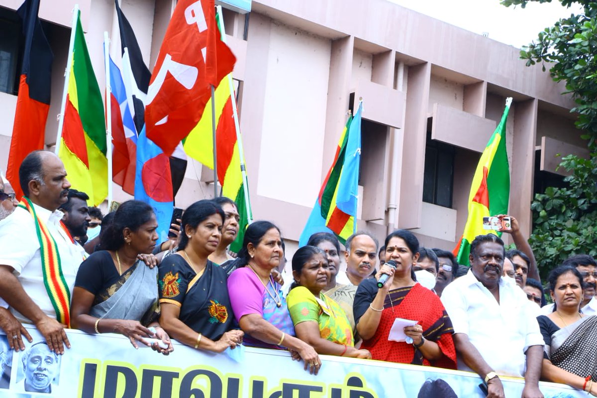 Manikandanraj92's tweet photo. பெண்களின் பாதுகாப்பை கேட்க நாதியில்லை என்று நினைத்துவிடவேண்டாம். பொள்ளாச்சி பாலியல் வெறியாட்டம் வெட்கக்கேடானது.

--திமுக எம்.பி கனிமொழி கடும் தாக்கு
#PollachiRapists https://t.co/qFgzhAuZ9c
