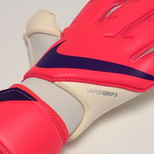 gkls_clothes's tweet photo. Finally out the new colorway of @nikefootball Vapor Grip 3 RS PROMO🤯
This new colorway is available also in the Spyne, Premier and Gunn Cut models.

What do you think about this new Nike collection?🤔 #_gkgloves https://t.co/haKmcVYWb5