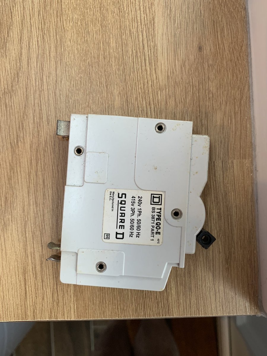 olielane26's tweet photo. @Sparky_Ninja can you help? Is there a more modern solution to replace this Mcb or should I look on eBay? https://t.co/JcFskd5wSP