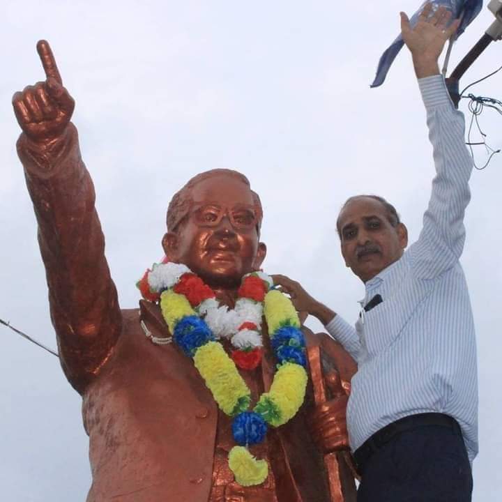 IndiaBKM's tweet photo. #राष्ट्रीय_आदिवासी_एकता_परिषद के राष्ट्रीय अध्यक्ष मान्य. #एच_एन_रेकवाल साहब को समस्त बहुजन मूलनिवासी समाज की ओर से जन्मदिन की बहुत बहुत बधाई !
💐💐💐💐💐💐💐🎂💐💐💐💐💐💐💐
@ProfVilas @JagdishMulniwa1 @jagdish_parkash @VOsekar 
@Botforsociety @mgrg7 https://t.co/WyZfeNeY0B