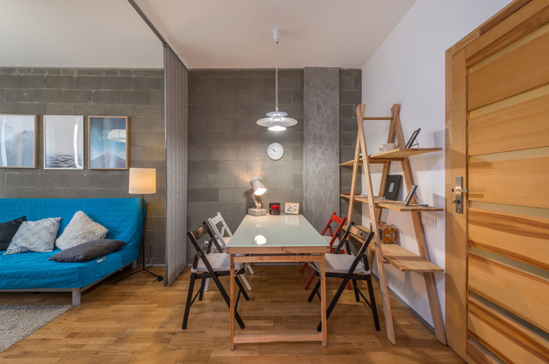 goodhomesindia's tweet photo. #DecorTip Any form, grey has a cooling personality that goes brilliantly with other colours. 
For more #homeinteriortips , click the link in our bio and head to the website
#goodhomesmagazine #grey #paint #designideas #decor #decorideas #coffeetable https://t.co/Vu1Rk2SHGD