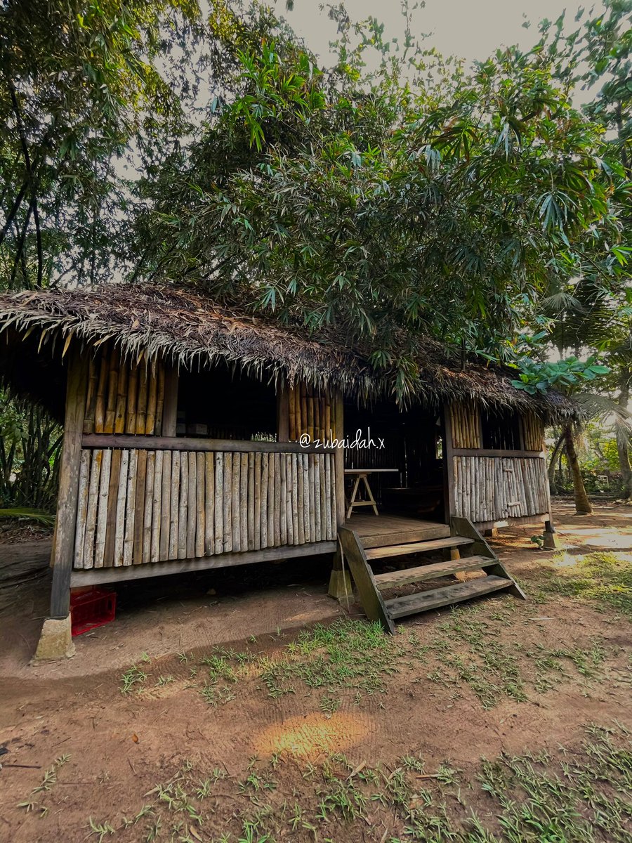 They have massage packages, a playground of some sorts and a mini “library” which features a lot of German books - apparently the resort is German-owned. They have a decent selection of games (board and card games etc) which are also in German but are fairly easy to understand.