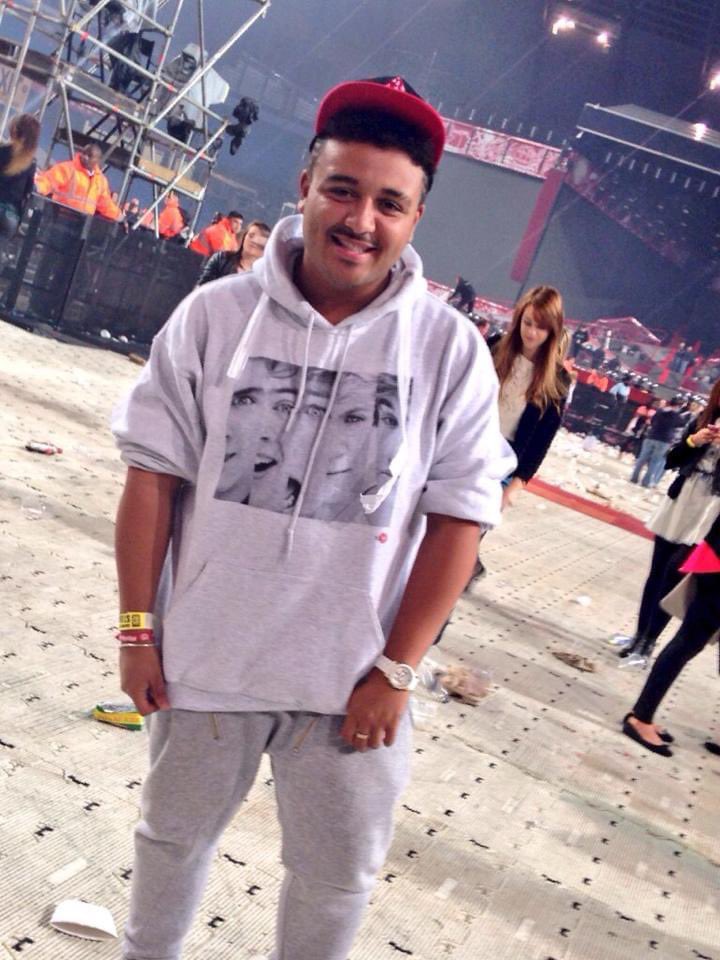 Official_Jamal's tweet image. Who thinks I should wear this hoodie out today! :) #OneDirectionTOUR