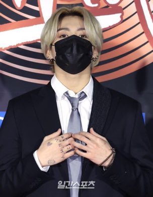 whyparkjeon's tweet photo. Por deus https://t.co/6ciQFCUKuI