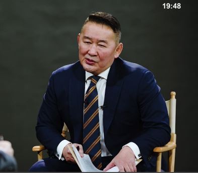 өчигдөр гусцан юм байх даа шартсан царай