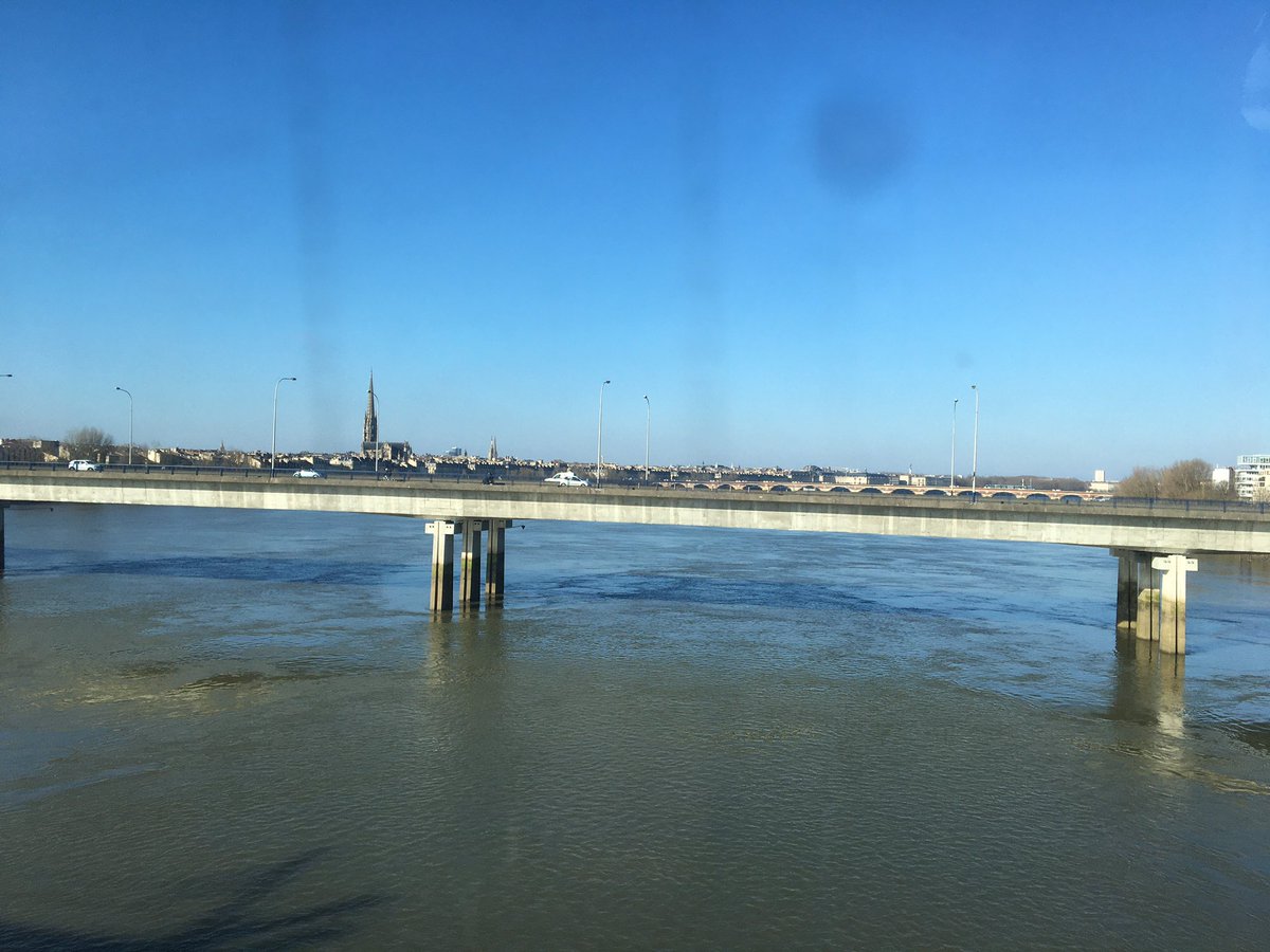 RuizJeoffrey's tweet photo. Direction #paris  pour une semaine à l’#iepp! Débats, rencontres, convivialité! https://t.co/0CK8IzLAYJ