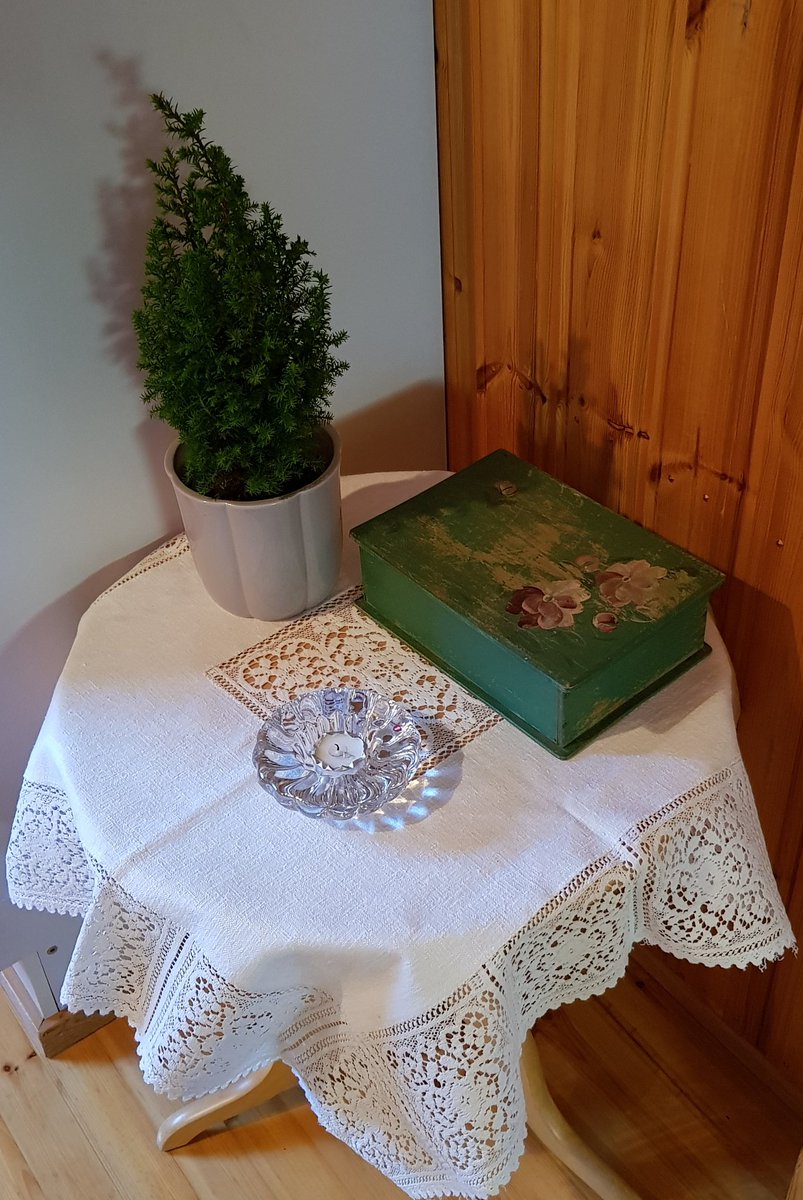 Sormulanmummo's tweet photo. Nyt on joulu pois. Käykö näin?😀 #joulupois #siivoilua #puhdaskoti #kevättäkohti #vanhaliinamuistona https://t.co/yeYRXGBkQi