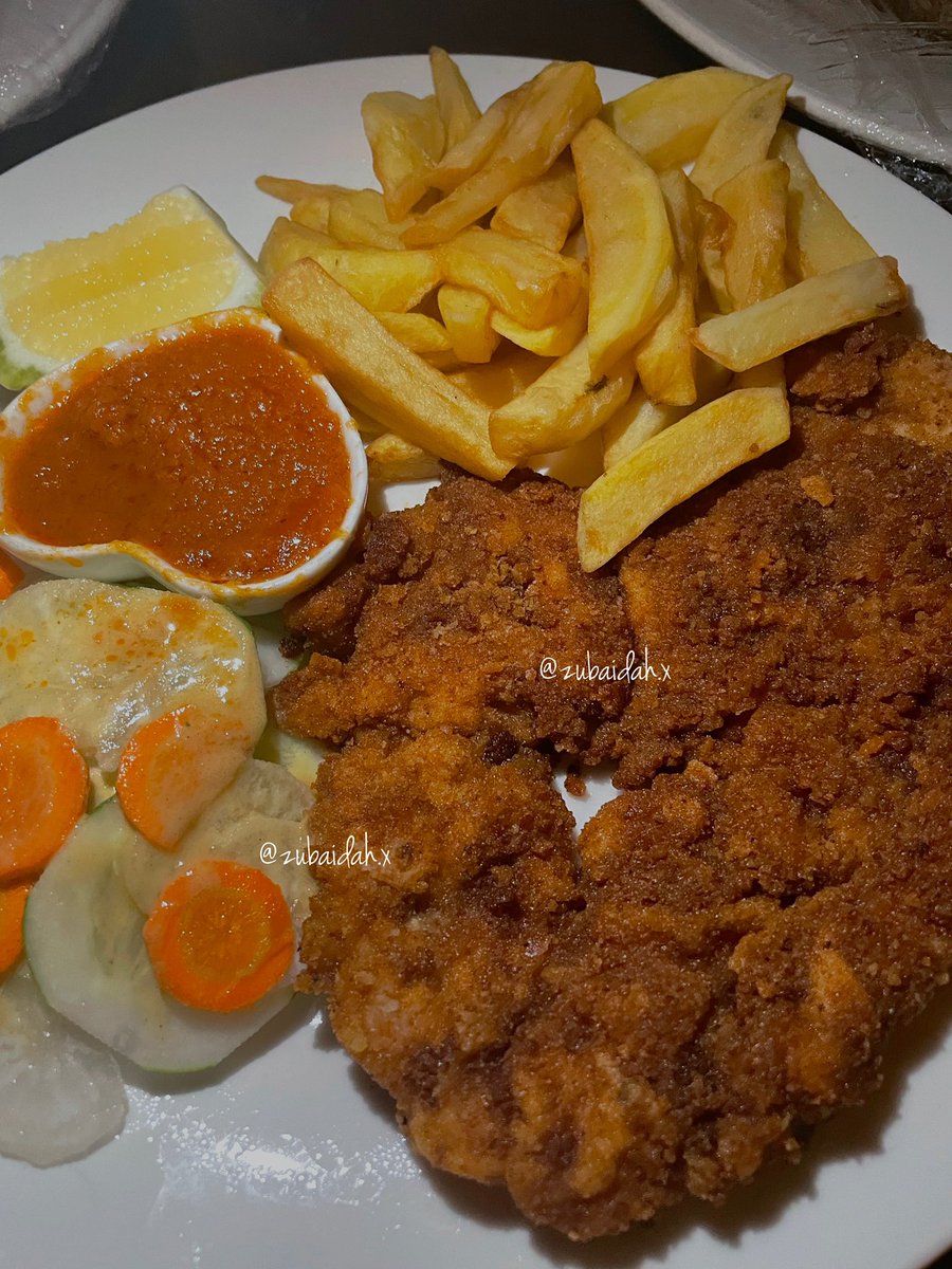 Breakfast is on the room, but for non-residents, its ¢45 per head. Simple yet filling, I loved that they got my egg right (not fried till it was rubber but not undercooked at all). Clear German influence - they had schnitzelssss!