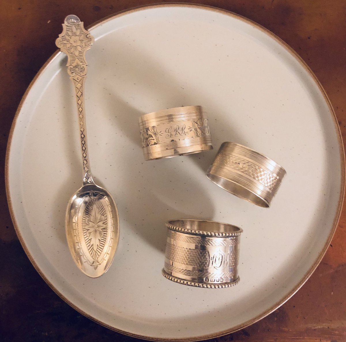 I sourced quite a lot of theses for a customer so I have three left to share with you. These Antique silver napkin rings have just been listed they date 1874 to 1952 and price £38 to £68 #newvintagesunday #antiquesilver #finedining #napkinrings #antiques

theurbanvintageaffair.com/products/the-d…