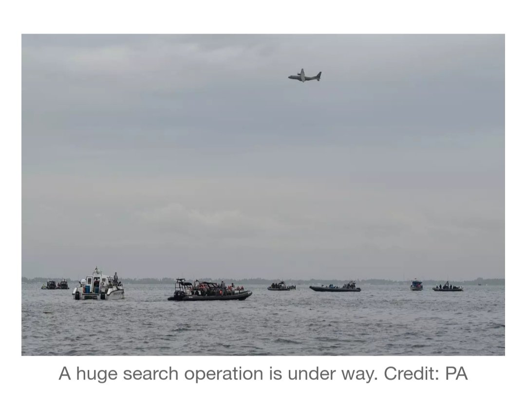 RohitIndiran's tweet photo. Body parts and wreckage have been discovered at the crash site of the downed Boeing 737-500 in Indonesia. Transportation Minister Budi Karya Sumadi said divers have now found human body parts, pieces of clothing and scraps of metal between Lancang Island and Laki Island. #SJ182 https://t.co/ByquGPhtmT