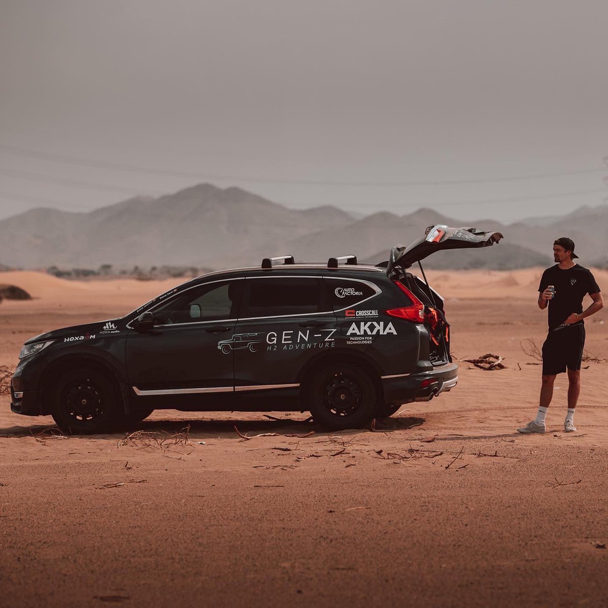 Cette semaine nous vous avons fait vivre la première semaine du <a href="/dakar/">DAKAR RALLY</a> avec nos pilotes <a href="/cyrildespres/">cyrildespres</a> &amp; <a href="/ExploreMikeHorn/">Mike Horn</a> ✊🏻 Et nous sommes heureux de pouvoir partager ces images grâce à l’équipe media qui sont au volant de la voiture #AeroAutofactoriaDakar 🚙