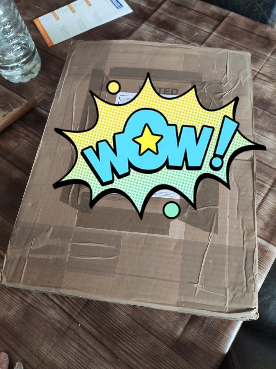Raouuuuuu's tweet photo. Et bien, que le spectacle continue ! On ouvre ? 😌 #unboxing #ObjectifCollectionComplete https://t.co/W12AyFCwKI