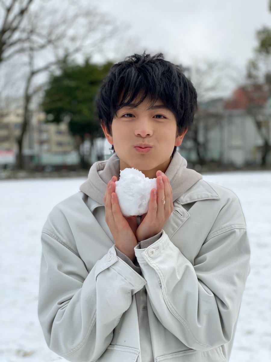 stardustfukuoka's tweet photo. 色白でまん丸でかわいいこを見つけたのでツーショットお願いしました☃️

寒いと鼻が赤くなる。ハルあるあるですね🐶(ブログ参照)

#柏木悠 #えび福 #EBiDANFUKUOKA https://t.co/GkAlItnnY7