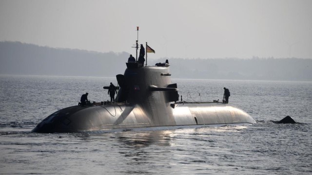MilitaryAnaliz1's tweet image. The Type 212 submarine is capable of long-distance submerged passage to the area of operation. The German Navy ordered four of the submarines.
#attacksubmarine #type212

militaryanalizer.com/type-212-class…