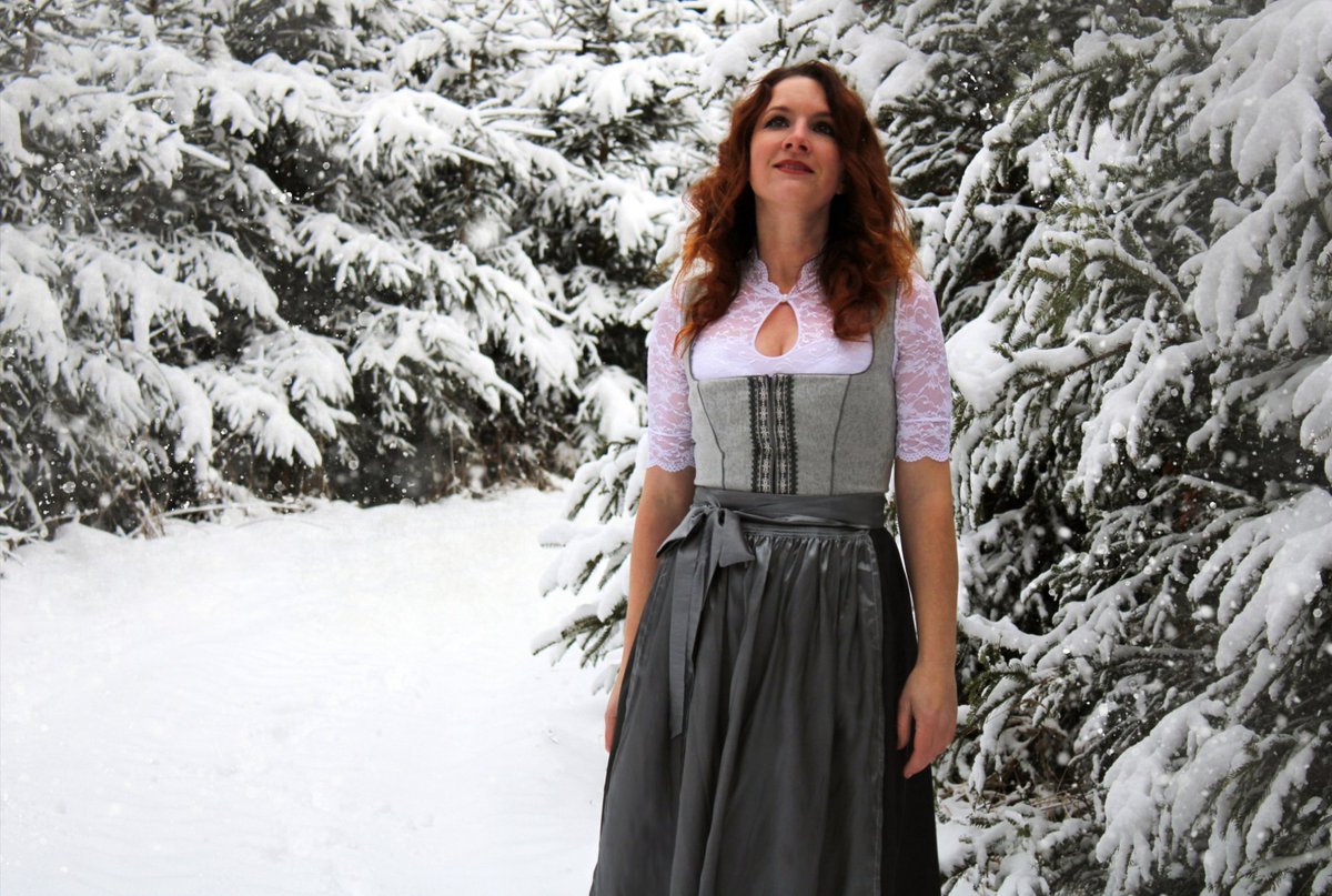 Eingekuschelt in eine Decke &amp; mit einer Tasse Tee in der Hand mache ich es mir erstmal gemütlich. Wie verbringt ihr heute den Tag?

#winterzeit #schnee #schneebild #winterbild #gemütlich #tassetee #sonntag #dirndl #dirndlbeauty #dirndlkleid #dirndlimdirndl❤️  #tfpshooting #tfp