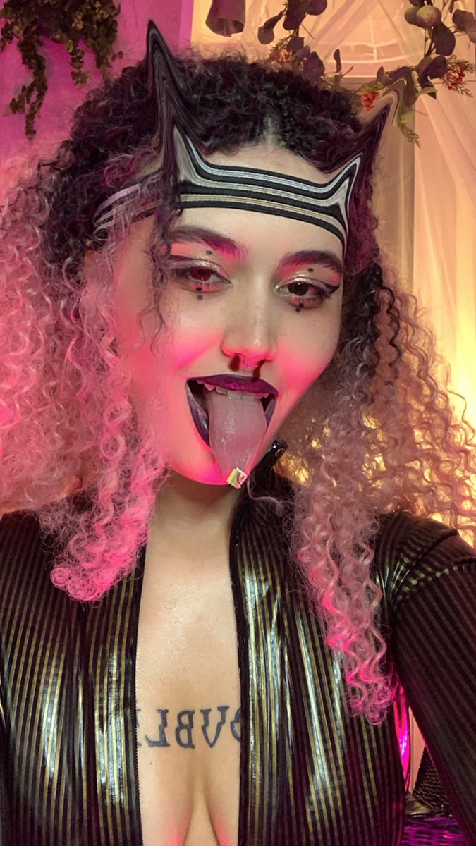 find0m's tweet photo. Mistress Dakota is walking perfection and is looking for more pathetic pigs to add to her slave collection. Are you ready to be physically, mentally and financially ruined? Approach and beg for her attention!! @Dakota_Twin

Chaturb: https://t.co/qsYynBFqY5 https://t.co/onNGSw55sA https://t.co/bTCCmFxS8q