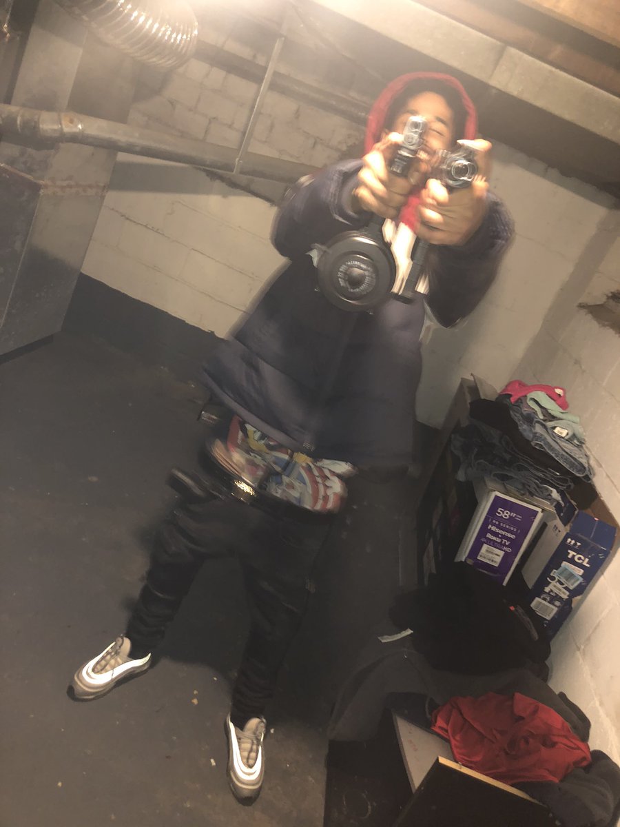 RICOINDACUTTT's tweet photo. WHEN ITS WAR I WANNA SEE 🩸 #soufghanni💣 https://t.co/nNhsYNw4Sg