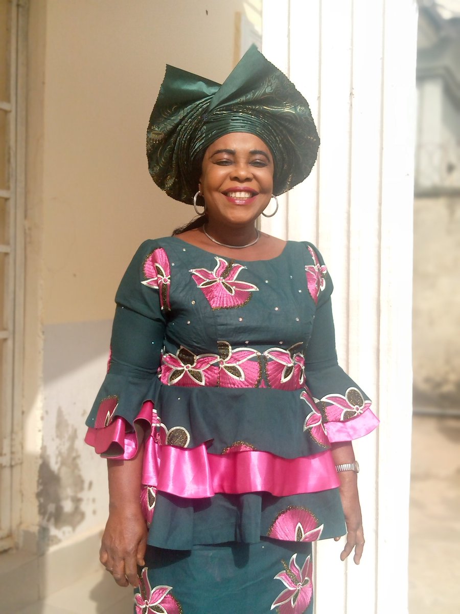 GeleByZ's tweet photo. Paper headtie 😍🤩. Quote/reply this tweet with a style made on paper headtie that you love ❤️. 

I'll go first 👇🏾

Style: Clap Together
Material: Akanchawa Paper Headtie
Quantity: Half headtie

#gele #weddings #asoebi
#gelestylist #GeleByZ #geleexpert #geleguru https://t.co/UzneNL9yu8