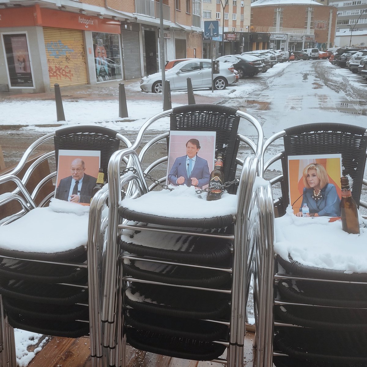 Siéntese ustedes en las terrazas   #gamonal #Burgos @jcyl  #alfonsofernandezmañueco #FranciscoIgea #veronicacasado #Covid_19 #CastillaYLeon #ULTIMAHORA #winter21 #gobiernodimisión visto por las terrazas de las #bernardillasburgos no al cierre de interiores #photo #pic_of_spain