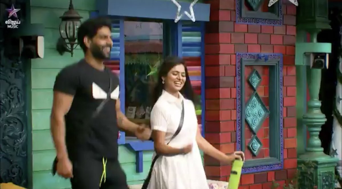 She mingled wth every1 bt also kept thm at arms length n nt emotionally connctd, Hence the comments frm Rio that she can be mre friendly & Bala that she is the only 1 seeing this as a game.This is the  approch bt it’s dffclt for emotional audience to cnct with sch a prsn.