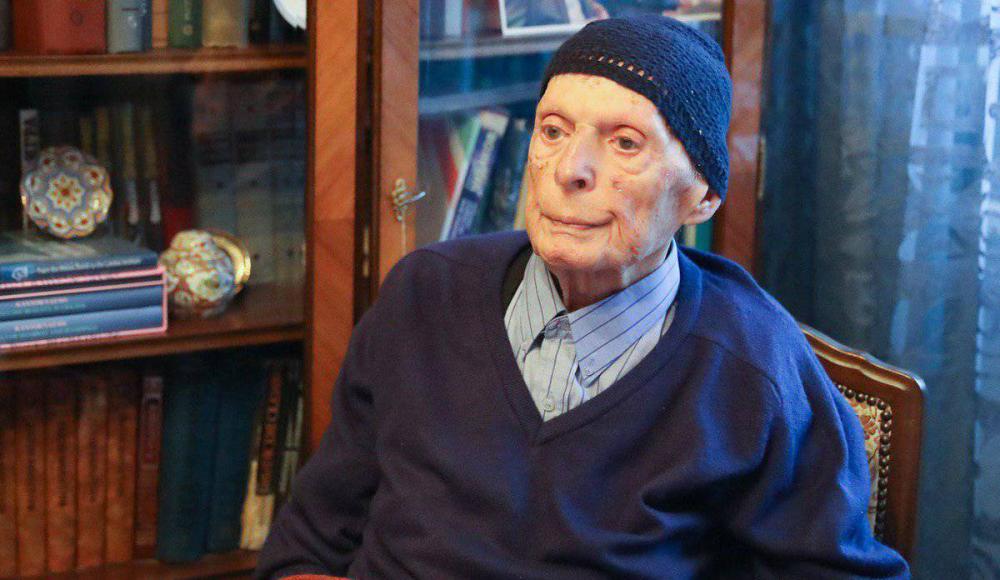 Выдающийся советский физик Исаак Халатников, член Российской академии наук (РАН), один из создателей и почетный директор Института теоретической физики имени Ландау (ИТФ) умер 9 января в возрасте 101 года.