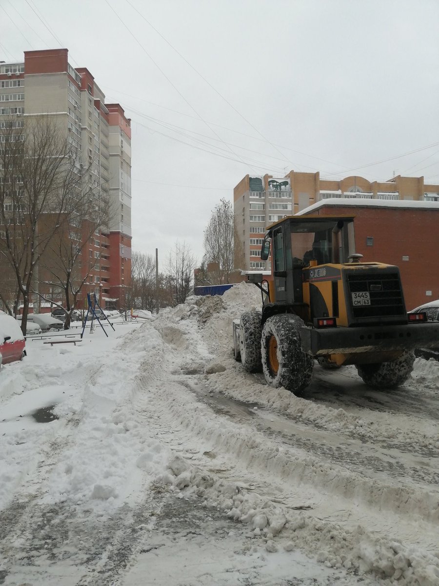 Механизированная уборка территории в 678 квартале идёт полным ходом.
@Semenov_A_S <a href="/promadm/">Promadm.samara</a>