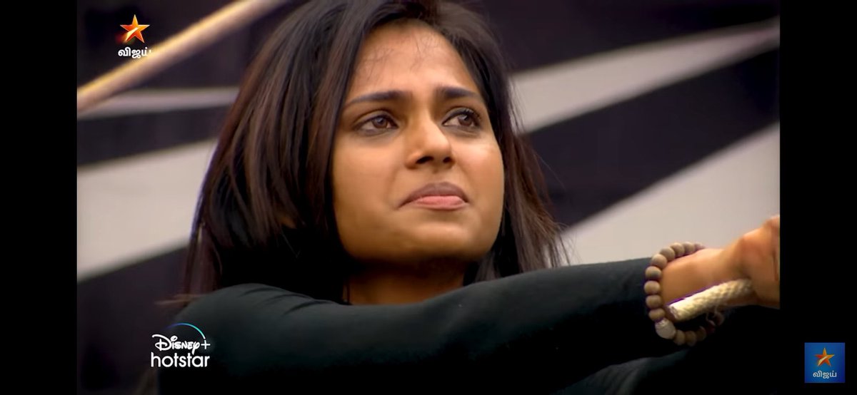 This Girl is passionate & aces wen she puts her mind on it. wen she failed miserably in the ball task & HMs mocked her physical endurance,she laughed it off wth sme self kalai bt then bounced bck on the nxt tsk mammothly. Man, wat willpower 2 stand on a slanting pedestal for 5 Hr