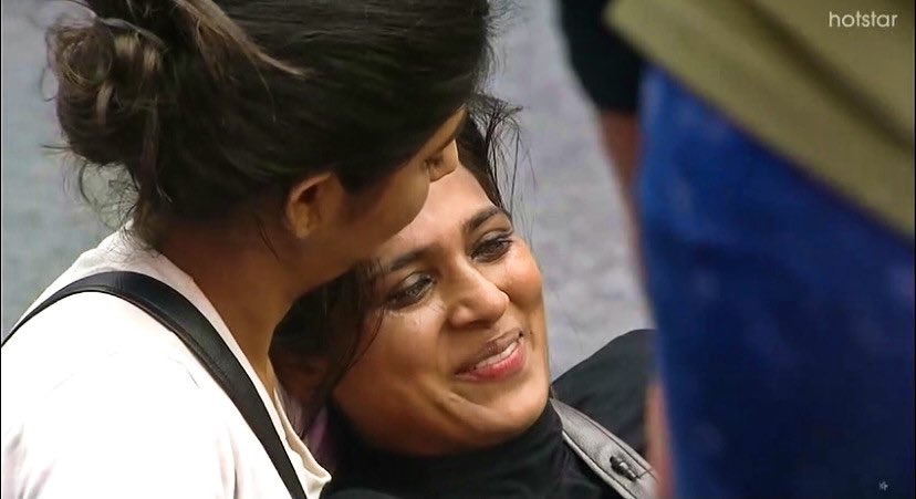 This Girl is passionate & aces wen she puts her mind on it. wen she failed miserably in the ball task & HMs mocked her physical endurance,she laughed it off wth sme self kalai bt then bounced bck on the nxt tsk mammothly. Man, wat willpower 2 stand on a slanting pedestal for 5 Hr