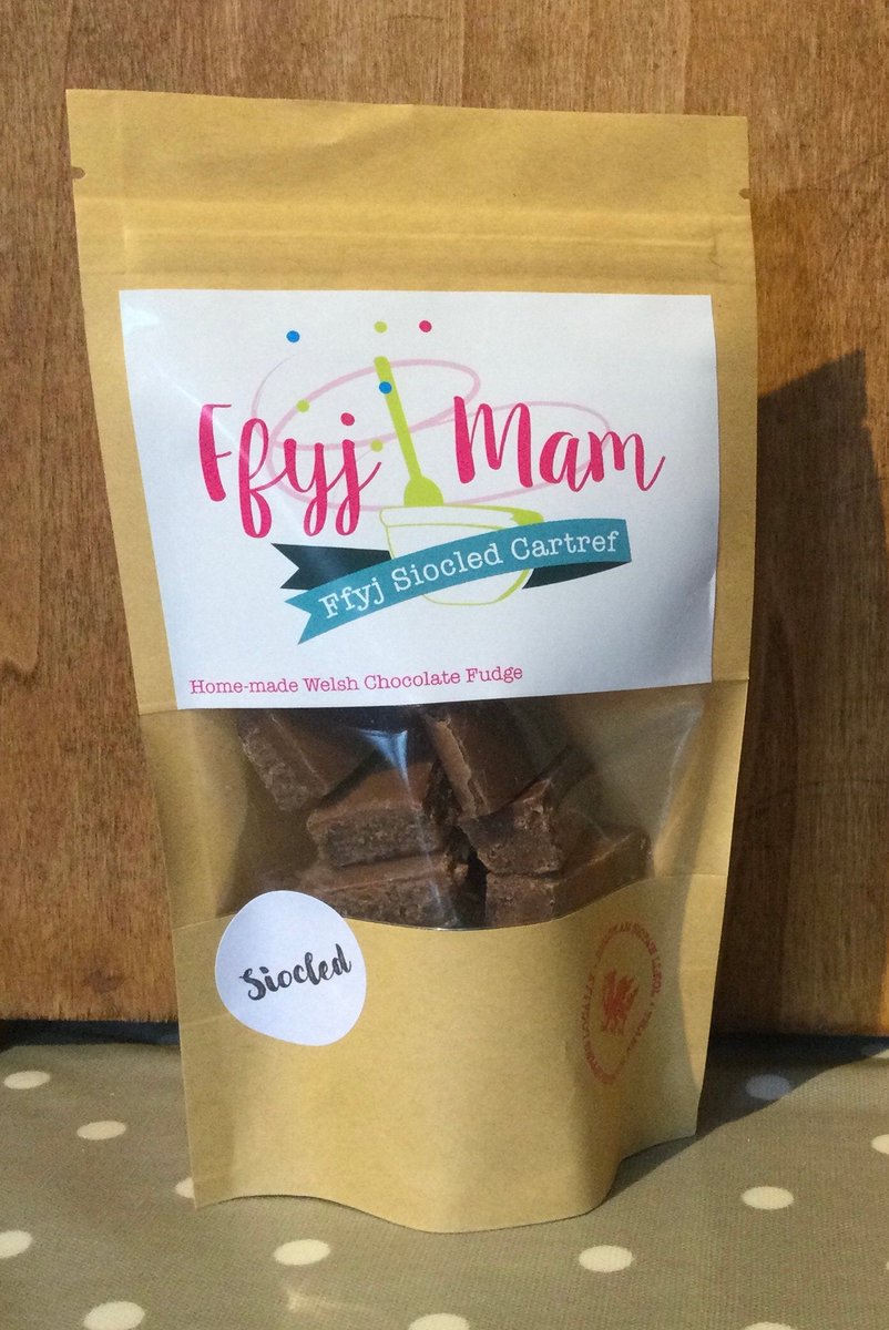 ffyjmam's tweet photo. Ar ôl seibiant bach dros gyfnod y Nadolig mae Ffyj Mam yn nol gyda dewis cyfyngedig ar gael ar y funud.
Ffyj Mam is back with limited stock flavours, please visit my #etsy shop: Homemade Chocolate Fudge 100g - Various flavours https://t.co/hjGye8ZJL9 #chocolatefudge https://t.co/sOKDSn1ygV