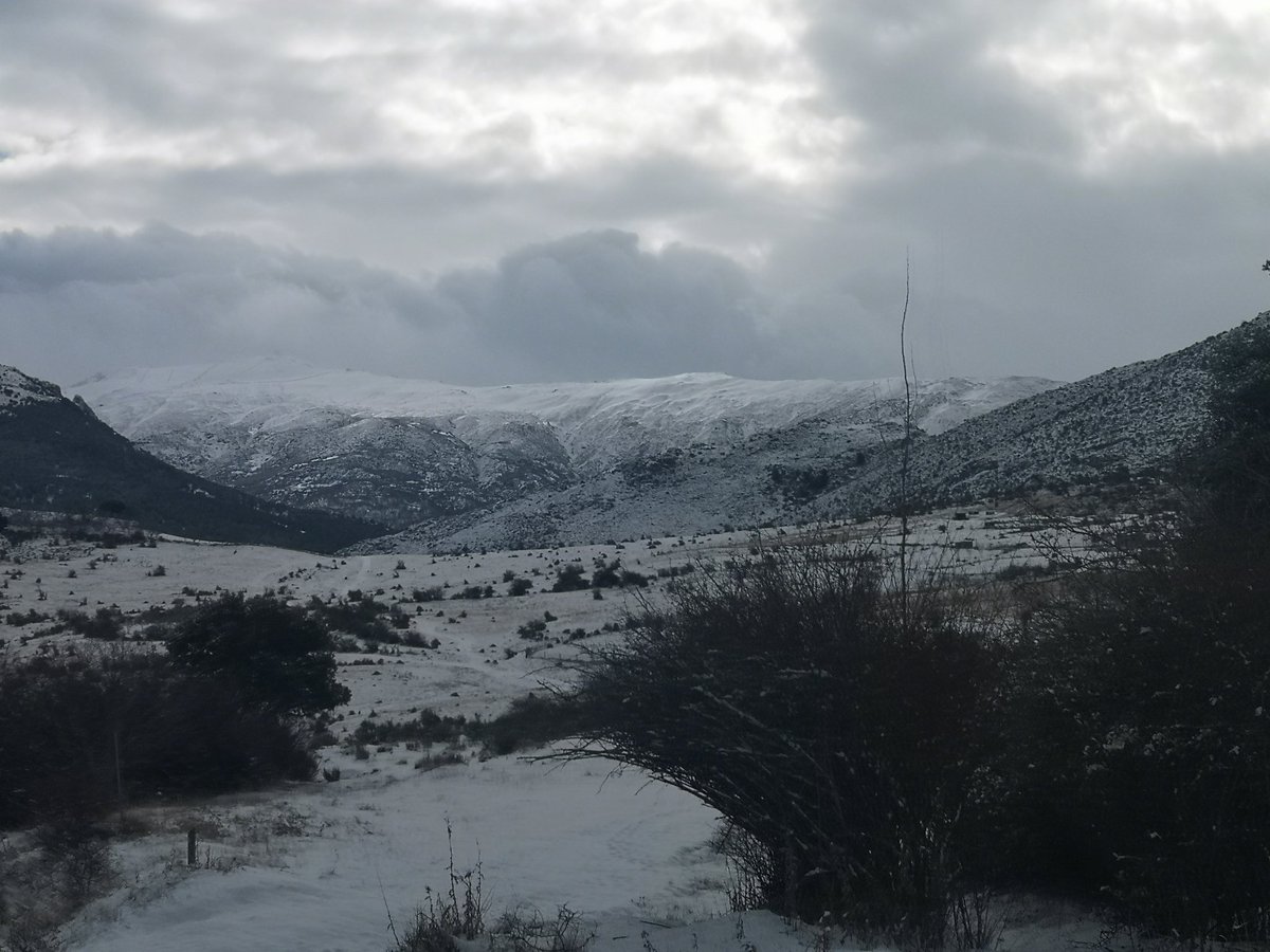 masquegrana's tweet photo. Disfrutando en una de las faldas del PN de #SierraNevada, en el #Purche municipio de #Monachil. Hay rutas marcadas para senderismo con unas preciosas vistas panorámicas. https://t.co/uUxCsnNVD4