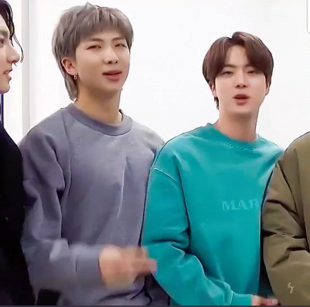 namujjinie's tweet photo. Are you thinking about Namjin size difference every night or are you normal? https://t.co/V72Qwp5OTo