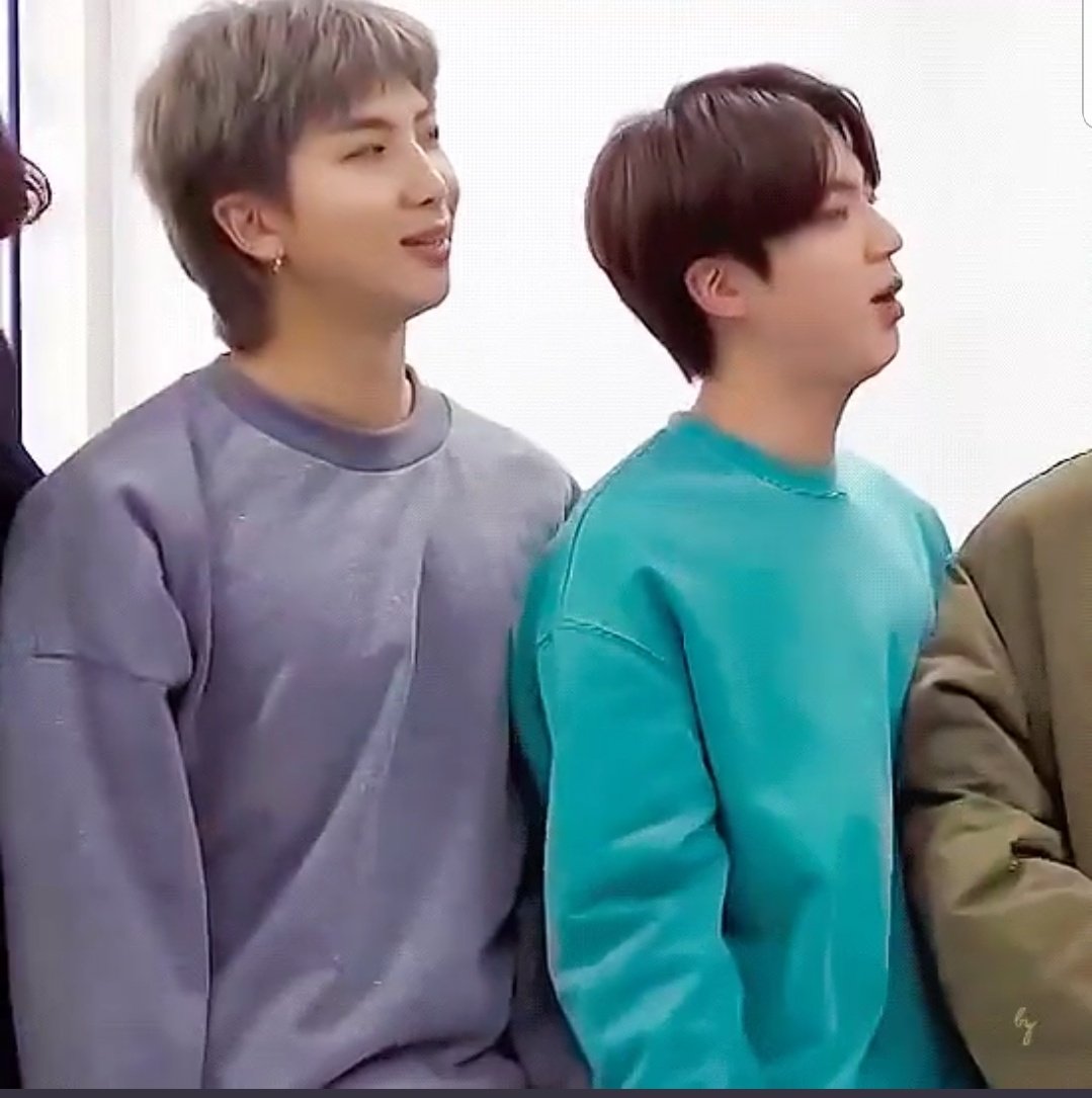 namujjinie's tweet photo. Are you thinking about Namjin size difference every night or are you normal? https://t.co/V72Qwp5OTo