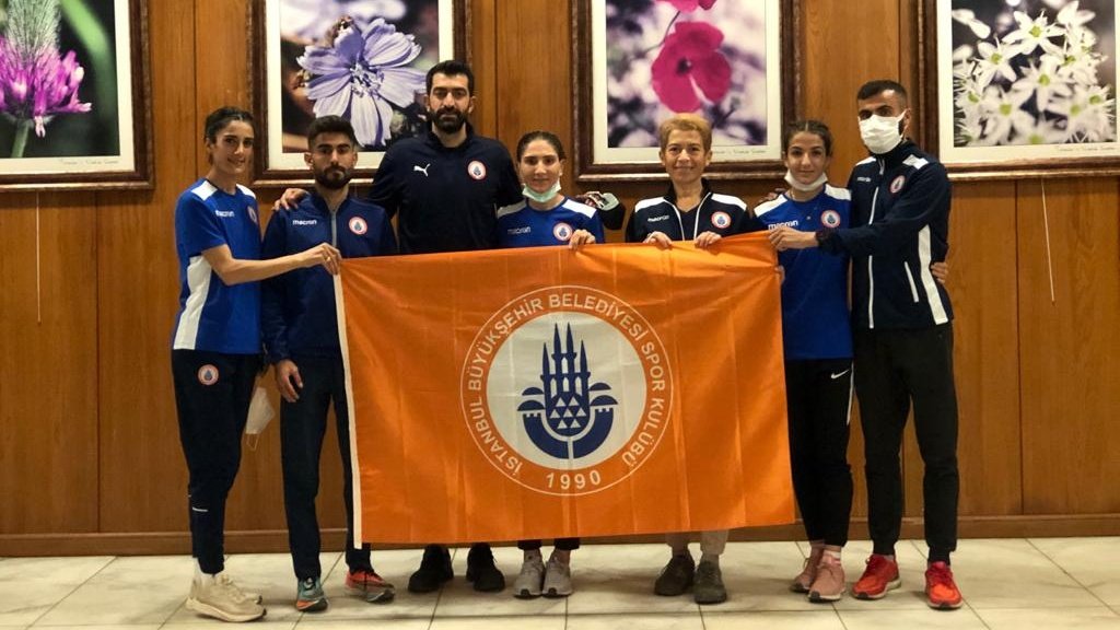 🏆İstanbul Yarı Maratonu'ndan sonra 11. Adana Kurtuluş Yarı Maratonu'nda da çifte şampiyonluk yaşadık.

Erkeklerde Sezgin Ataç 1. olurken Kadınlarda ilk üç sıra Yayla Kılıç, Fatma Demir ve Bahar Atalay'ın oldu.

İstanbul BBSK, erkeklerde ve kadınlarda takım halinde şampiyon oldu.