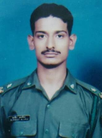  #ObituaryOfTheDay2Lt Gurdeep Singh Salaria, Shaurya Chakra (Posth), 23 Punjab.Martyred fighting Pak sponsored terrorism in Panzgam, this day in 1996. Incidentally, his unit was being commanded by his father, Col Sagar Singh Salaria on the day he fell.