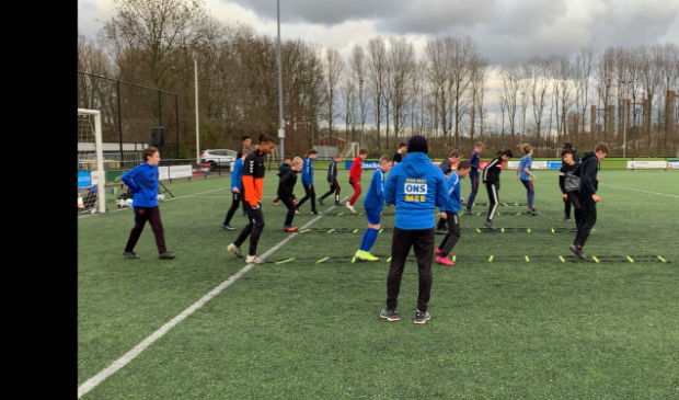 ONS geeft voetbalclinic voor de jeugd - ..
