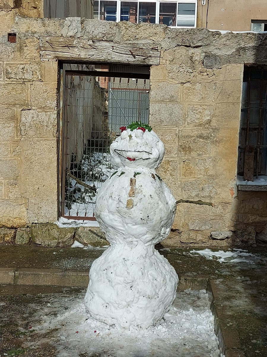 edulopezz's tweet photo. Saludos desde Isar, Burgos. Aprovechando la nieve que queda ☃️❄
@tiempobrasero https://t.co/aqiRuZ717p