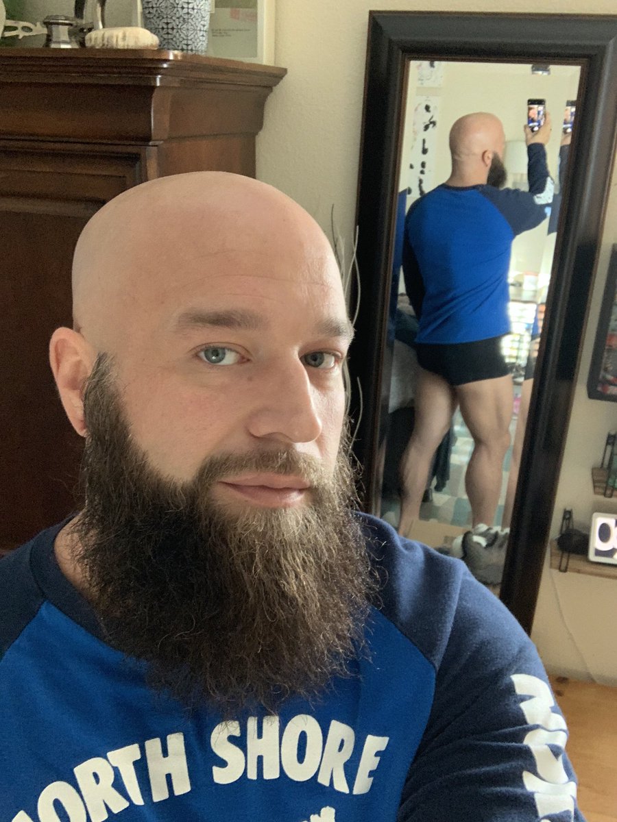Hustle_4Muscle's tweet photo. 💯 thx to all my new followers 💪🏼😈! here’s to a year full of #thicc thighs to make ya dick rise 🐷🍆💦🦴😜 RT to help me grow 🐽 # https://t.co/vItsepVEVe