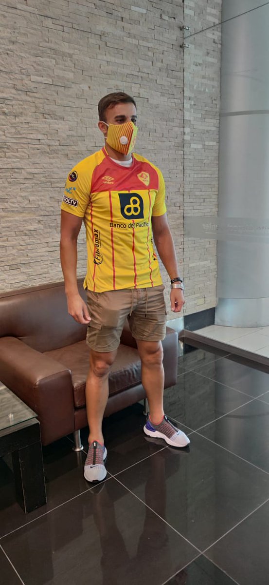 carliayasan's tweet photo. Hoy arribó al país Ángelo Pizzorno nuevo jugador de @Aucas45
Defensa central uruguayo de 28 años proveniente del Cienciano de Perú que ahora defenderá los colores del equipo oriental para la temporada 2021. https://t.co/HEXIigviV7