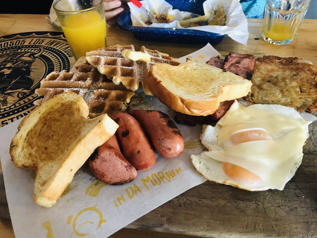 ValenzuelaAsael's tweet photo. Ya probaste estos desayunos @jhernandez83??? @elsenorstone https://t.co/Z9DV0IPMs5