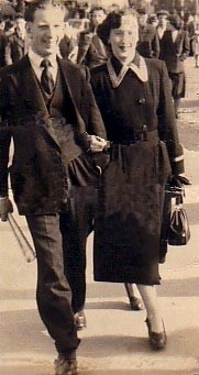 ManOnBridgeDoc's tweet image. Mam &amp;amp; dad don't they look great . Submitted by Celine  Redmond  (1952)